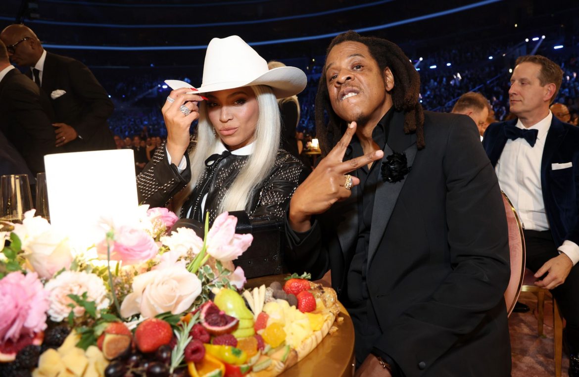 beyonce-and-jay-z-are-‘crazy-in-love’:-a-power-couple’s-journey.