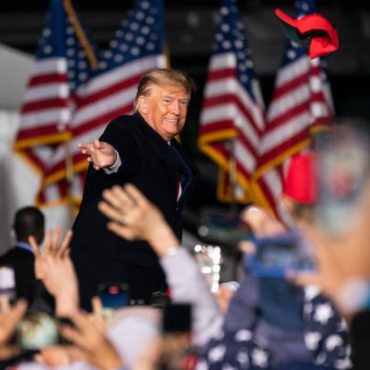 donald-trump’s-2024-campaign-strategy:-winning-over-swing-voters-and-expanding-appeal.
