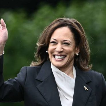 kamala-harris:-resilient-leader-defying-political-odds.
