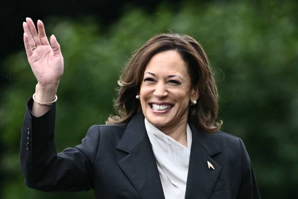 kamala-harris:-resilient-leader-defying-political-odds.