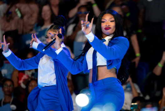 megan-thee-stallion’s-twerking-performance-at-kamala-harris-rally-in-atlanta-sparks-controversy.