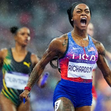 sha’carri-richardson-leads-us-to-olympic-gold-in-4×100-relay:-a-journey-of-growth-and-triumph.