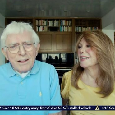 phil-donahue,-legendary-talk-show-pioneer,-dies-at-88:-a-legacy-that-shaped-daytime-tv.