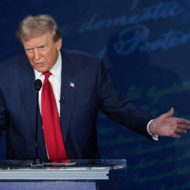 donald-trump-falls-apart.