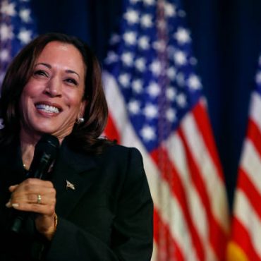 why-kamala-harris-deserves-your-vote:-the-next-president-of-the-united-states.