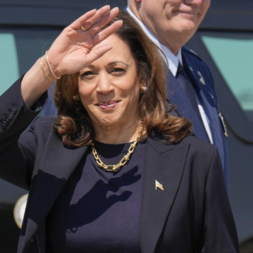 fighting-back:-how-kamala-harris’s-campaign-inspires-resilience-amid-political-shifts.