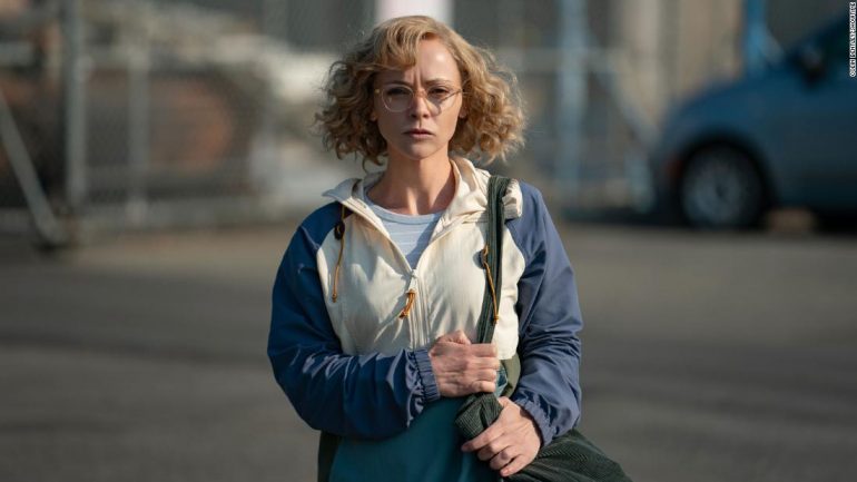 ‘yellowjackets’-leans-hard-into-’90s-music-nostalgia,-and-we’re-here-for-it