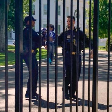 toddler-crawls-through-white-house-fence,-prompts-secret-service-response