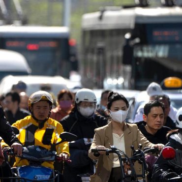 china’s-economy-is-off-to-a-solid-start,-rising-4.5%-in-q1-2023