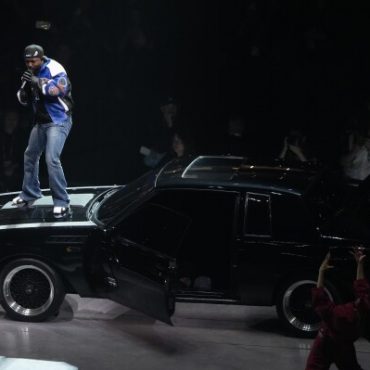 kendrick-lamar’s-super-bowl-halftime-show-disappoints:-fans-call-it-boring-and-forgettable.