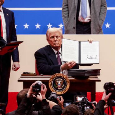 donald-trump-redux:-america’s-managed-decline-and-the-illusion-of-strength.