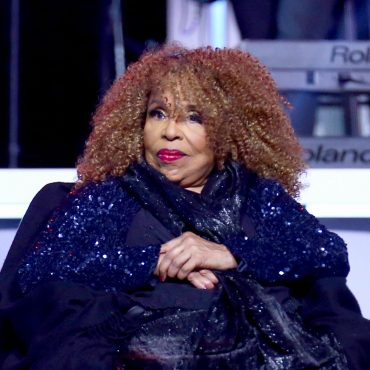roberta-flack-dies-at-88:-celebrating-the-grammy-winning-soul-icon’s-legacy.