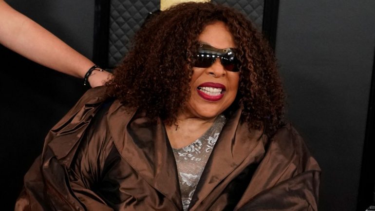roberta-flack,-singer-of-‘killing-me-softly,’-has-died-at-the-old-age-88.