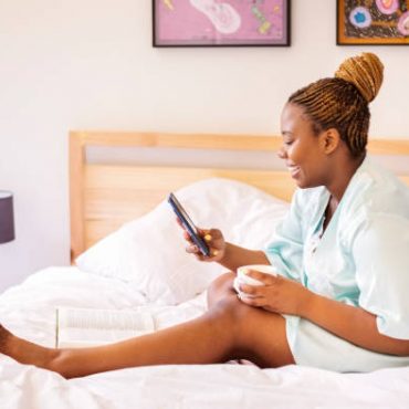 buying-a-nightgown-for-your-wife?-here’s-what-you-need-to-know-about-sizing.