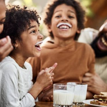 former-nfl-player-pushes-whole-milk-for-better-school-nutrition.