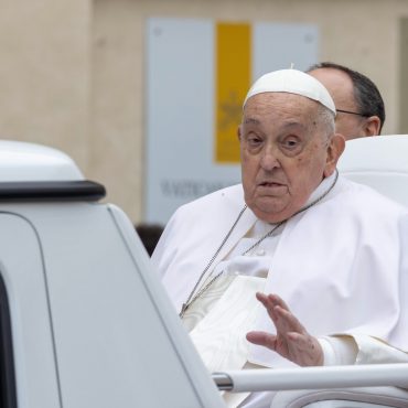 pope-francis-passes-away-at-88:-a-global-voice-for-the-poor,-refugees,-and-reform.