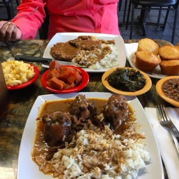 how-to-plan-a-celebratory-meal-to-show-gratitude.