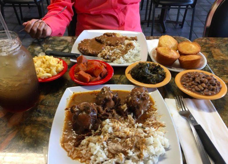 how-to-plan-a-celebratory-meal-to-show-gratitude.