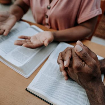 devout-christians:-how-to-pray-effectively-–-a-biblical-guide-to-powerful-prayer.