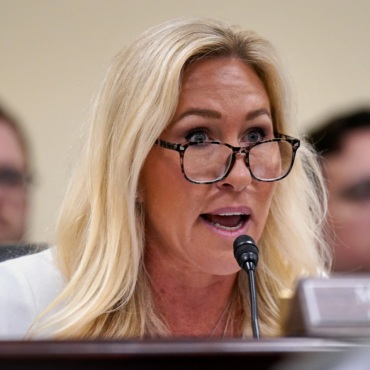 marjorie-taylor-greene-resignation:-oath-of-office,-trump-feud,-and-gop-accountability.