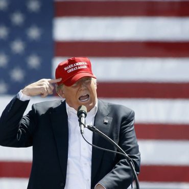 donald-trump-approval-sinks-as-democrats-eye-2026-midterm-strategy-on-immigration,-tariffs-and-crime.