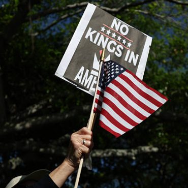“no-kings”-protests-spread-beyond-big-cities-as-economic-frustration-grows-across-america.
