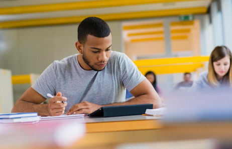 tips-for-managing-financial-aid-and-minimizing-debt.