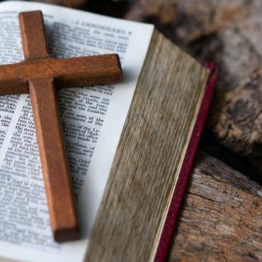 devout-christians:-the-dangerous-cost-of-compromising-with-evil-according-to-the-bible.