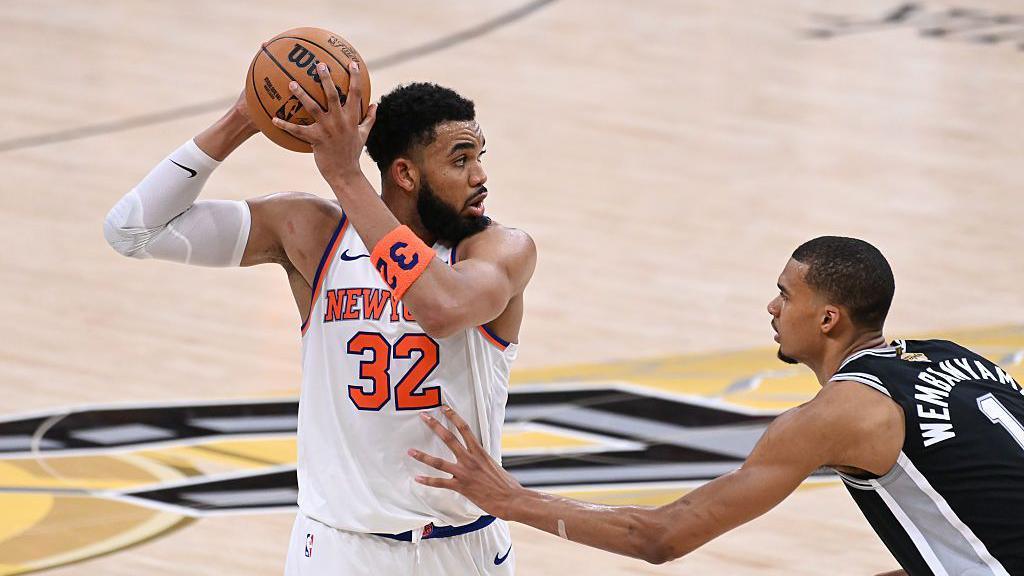 spurs-beat-knicks-in-game-3-as-nba-finals-series-gets-real.
