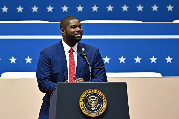byron-donalds-could-become-florida’s-first-black-governor-without-running-on-race.