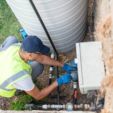 tankless-vs-tank-water-heaters:-which-system-survives-hard-water-scaling-without-frequent-descaling?